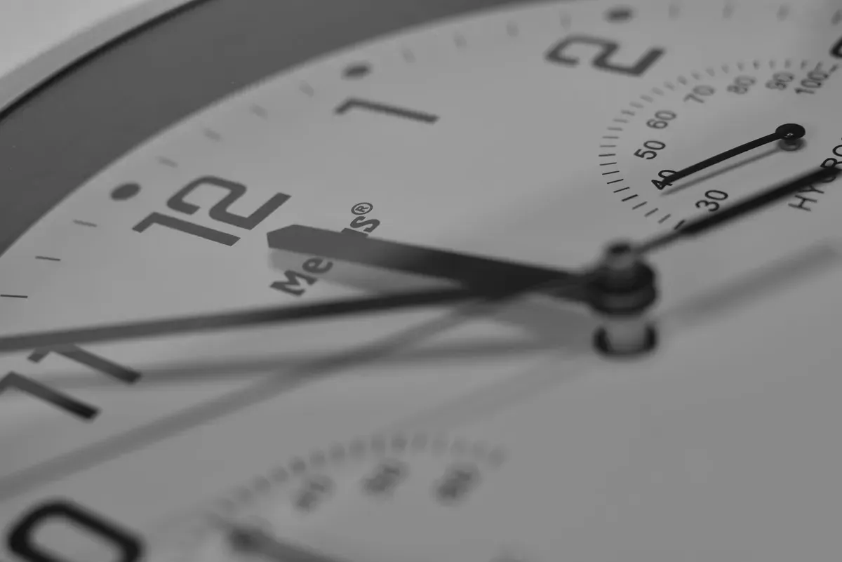 How to Tell Time in Spanish: A Beginner's Guide